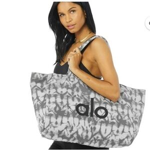 Alo Yoga Tiedye Signature Oversized Tote Bag
